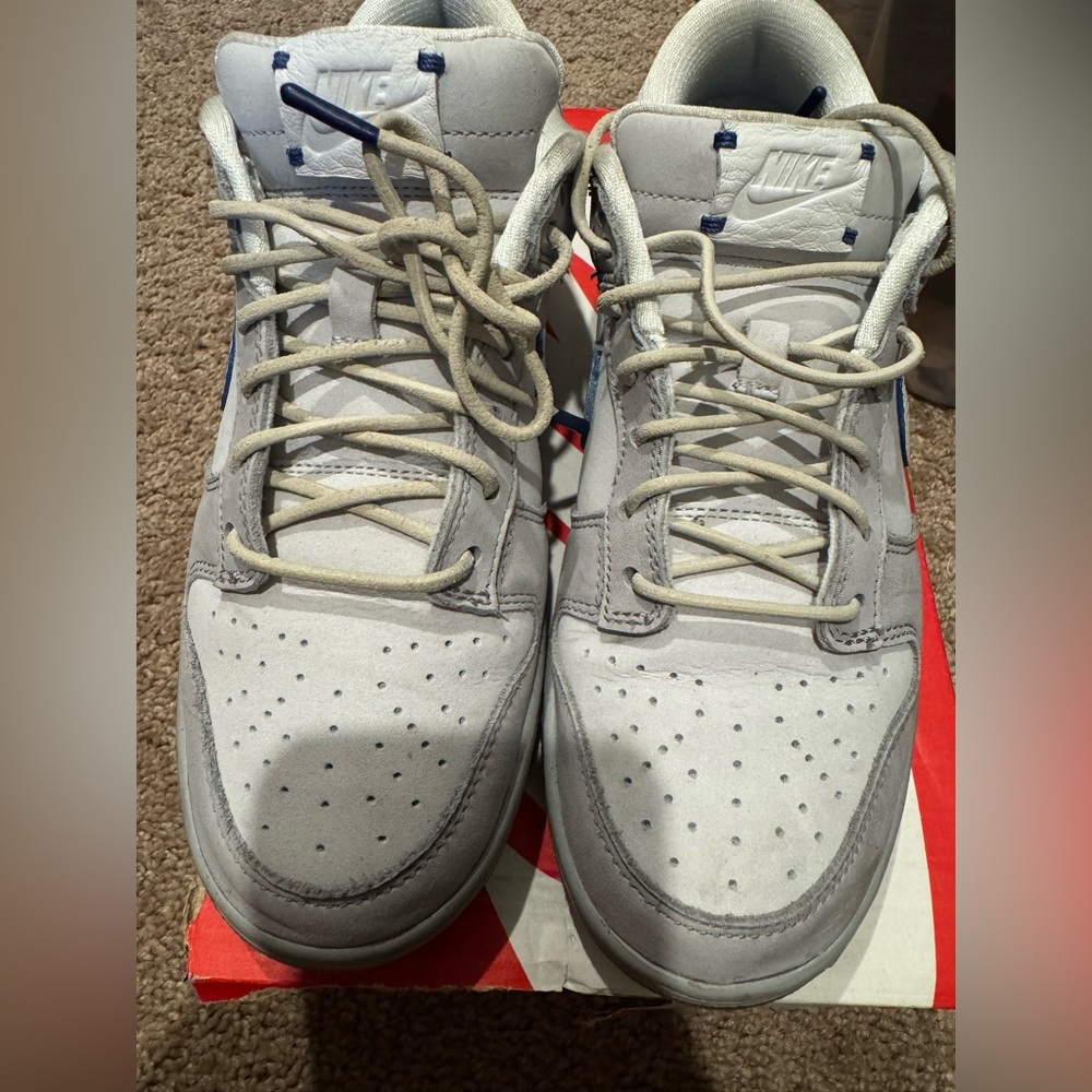 Nike Men's Light Gray Sneakers
